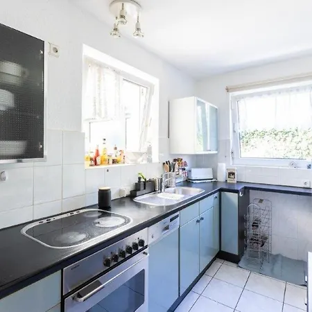 Perle Am Maschsee. Ein Haus Mit Garten Und 4 Zimmern * Hannover