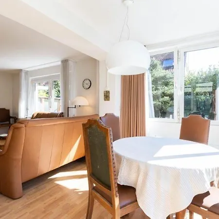 Perle Am Maschsee. Ein Haus Mit Garten Und 4 Zimmern * Hanower